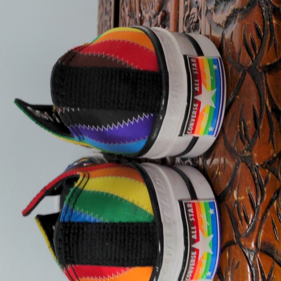 Converse Chuck Taylor Low Pride Rainbow Sneakers Size 7 Women - Picture 5 of 8